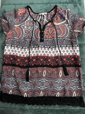 Women’s top (Size M)